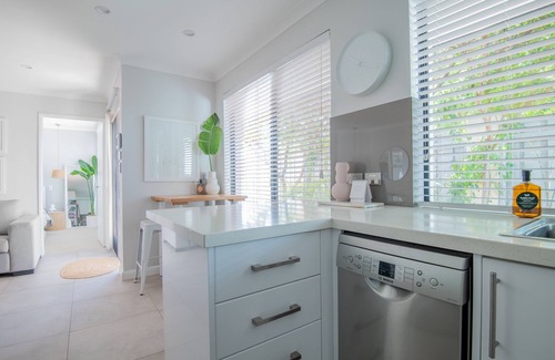 Mindarie House | Private Mindarie Retreat with Garden Views, walking distance to Marina & Shops