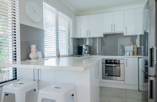 Mindarie House | Private Mindarie Retreat with Garden Views, walking distance to Marina & Shops