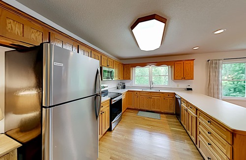 Canton House | Private mountain hideaway with mountain views & large deck - close to Asheville