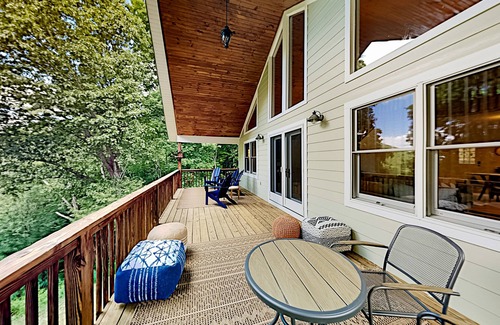 Canton House | Private mountain hideaway with mountain views & large deck - close to Asheville