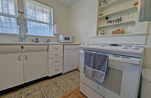 Hayesville House | Private, newly renovated Cottage Near Mountains, Nat'l Parks, and Lake Chatuge