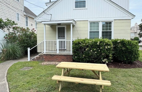 Northeast Virginia Beach House | Private North End Beach House-1 Block From Ocean!