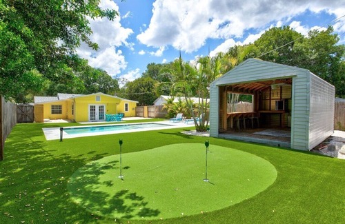 West Bradenton House | Private Oasis: Heated Saltwater Pool+Putting Green