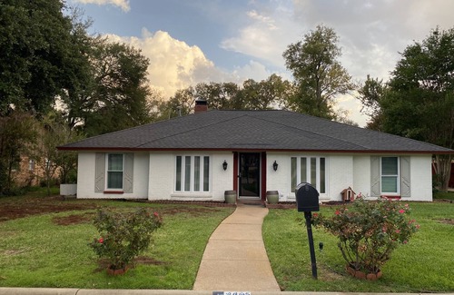 Grand Prairie House | Private Oasis. Spacious. Great for Big Families.