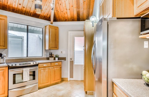 Kona Palisades House | Private ocean view home with dream pool, rooftop deck, vaulted ceilings