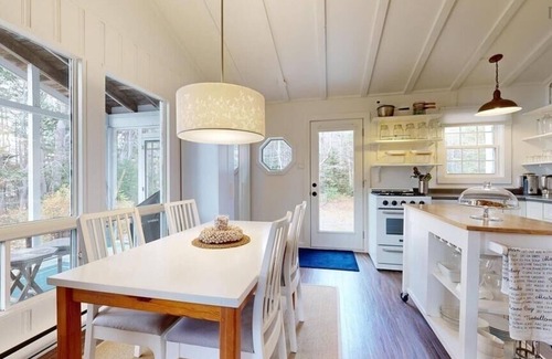 Queens Cottage | Private oceanfront cottage getaway in Mill Village