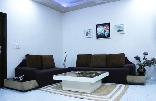 Pitampura Apartment | Private one bedroom apartment- 5 min walk to Rani Bagh marketn