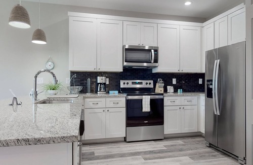 Riviera Beach House | Private Patio | Minutes to Beach! | FLPCB88