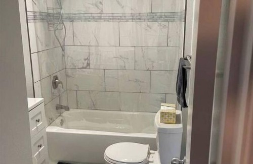 Taku - Campbell House | Private peaceful home with a queen room for rent