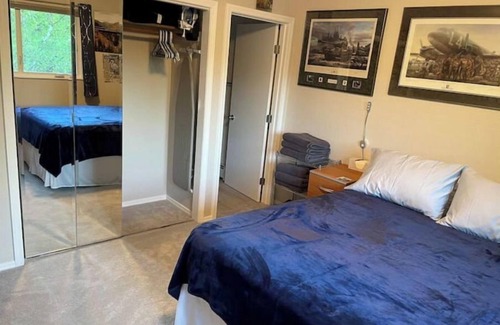 Taku - Campbell House | Private peaceful home with a queen room for rent