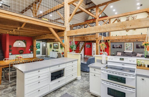Hillsboro House | Private Ponds & Trails: Hillsboro Nature Retreat!