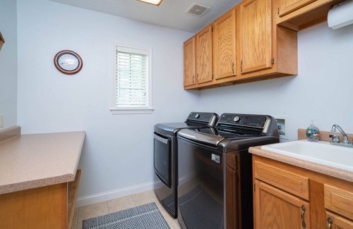 South Haven House | Private Pool/4 Min drive to Beach/5 Star home w/huge yard, firepit & sunroom