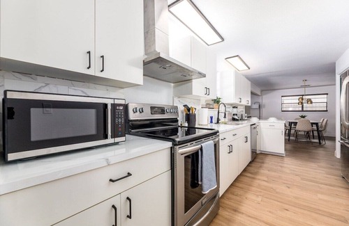 Interchange Square House | Private Pool, 4BDR & Game Room! - Bay Bungalow