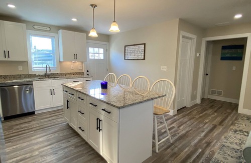Villas House | Private pool and yard with a king primary suite - linens & towels included!