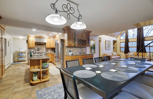 Cresco Ski Chalet | Private Pool,Arcade& HotTub - Heart of Poconos