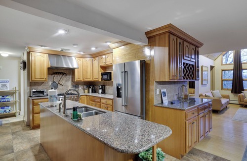 Cresco Ski Chalet | Private Pool,Arcade& HotTub - Heart of Poconos