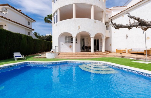 Miami Platja Villa | Private Pool · Barbecue · Wi-Fi · M308-086 VILLA POMER