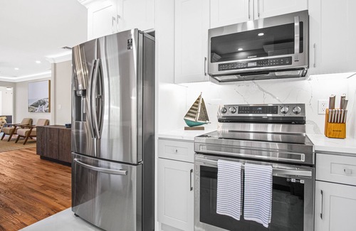 Hampton Bays House | Private Pool, Close to Beaches, Shops, Restaurants, bars, and markets