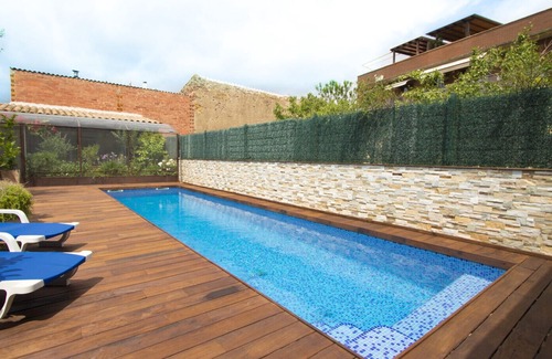 La Bisbal d'Emporda Villa | Private pool and 100m to village center! No car!
