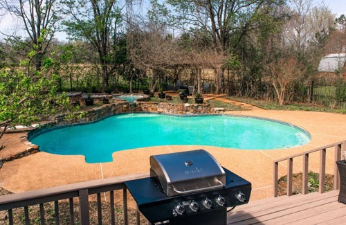 Collierville House | Private Pool! Game Room! King Beds! Pool Table!