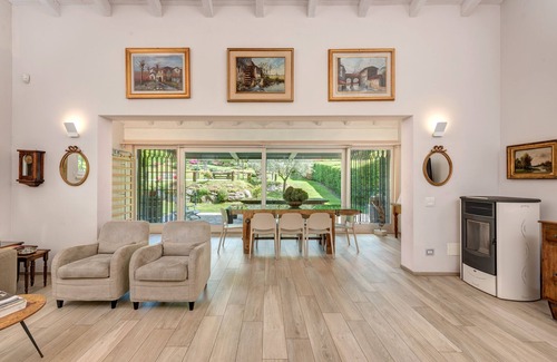 Colico Villa | private pool, garden of 2000m2, not far from beaches and the city center