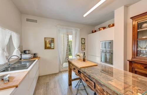 Colico Villa | private pool, garden of 2000m2, not far from beaches and the city center