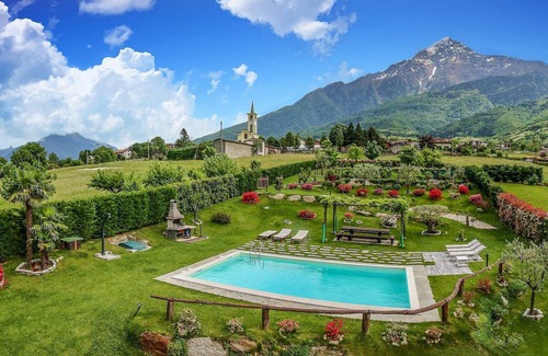 Colico Villa | private pool, garden of 2000m2, not far from beaches and the city center