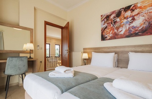 Galatas Villa | Private Pool Luxurious Villa with Parking & BBQ