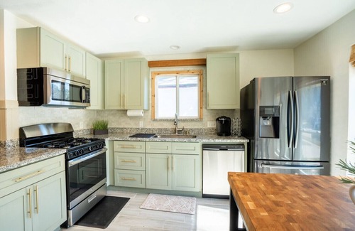 Spring House | Private Pool, Patio & More!