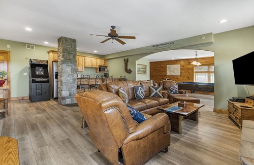 Branson House | Private Pool, Pickleball Ct, Mini Golf, Fire Pit