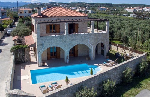 Tavronitis Villa | Private pool★ Stone Villa ★Walking diistance to Beach & Taverna & Supermarket