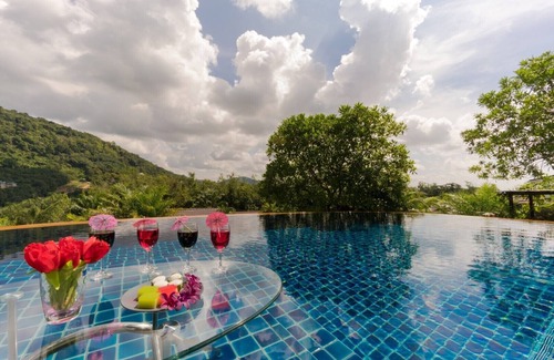 Chalong Villa | Private pool villa with infinity swimming pool