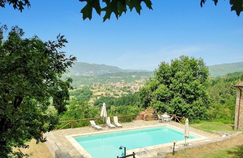 Castiglione di Garfagnana Villa | Private pool with hydromassage & shallow platform. Sleeping 6 (2 1/2 bathrooms)
