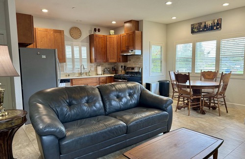 Napa Apartment | Private/Quiet/Comfy Duplex <1 mile walk Downtown Napa