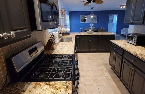 North Corals House | PRIVATE/QUIET Heated Pool,Jacuzzi, Grill,5min to Beach Fishing Pier,Washer&Dryer