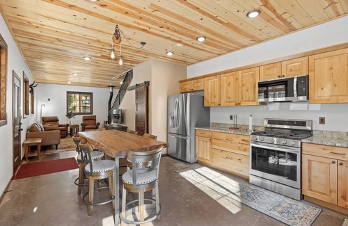 Rapid City Cabin | Private retreat, new hottub, peaceful views, and perfectly located to explore