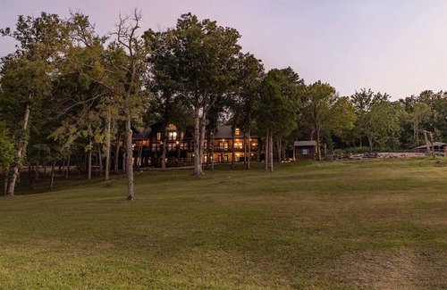 Saddlebrooke House | Private Retreat with Majestic Views - Just 15 Minutes from Branson