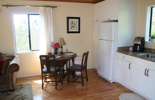 Mission Canyon House | Private Retreat with Views, Fireplace & Spa-Close to town. Great internet