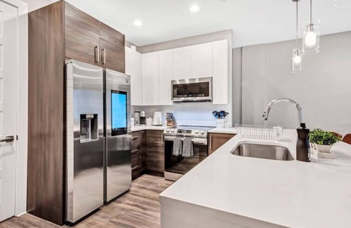 Fort Worth House | Private Rooftop Patio+ Luxury 4 Story Home in FW