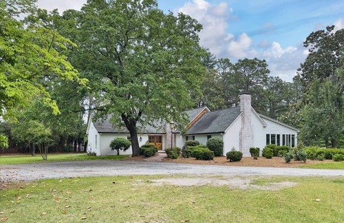 Southern Pines House | Private Room & Bathroom in Southern Pines with WiFi, AC