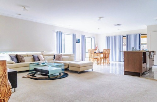 Point Cook House | Private Room * Ensuite & TV in Serene Point Cook