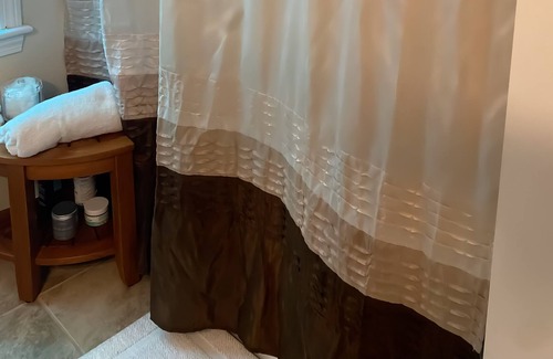 Milton House | Private room in a 2 bed 1 ba cape home with locks and tv