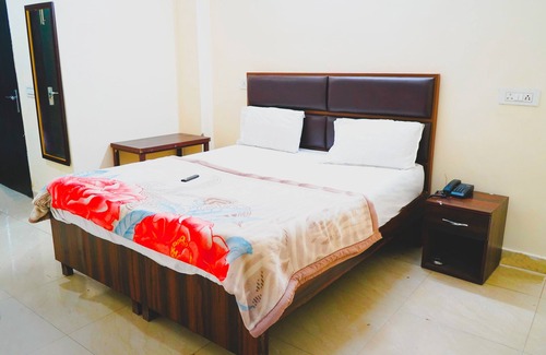Hari Nagar Ashram Bed & Breakfast | PRIVATE ROOM IN ASHRAM