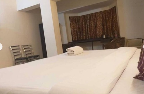 Safdarjung Enclave Bed & Breakfast | PRIVATE ROOM IN SAFDARJANG ENCLAVE