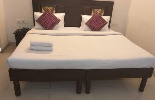 Safdarjung Enclave Bed & Breakfast | PRIVATE ROOM IN SAFDARJANG ENCLAVE