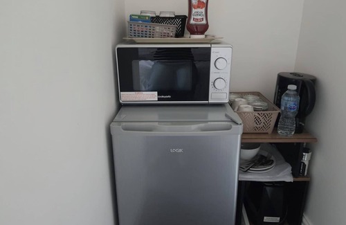 Erdington House | Private Room, Sleeps 2 with Ensuite & Parking