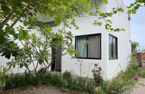 Siem Reap House | Private Room with in-suite Bathroom - Lovely House with Garden