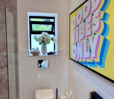 Canterbury House | Private room with ensuite and small double bed