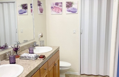 Airport Area Condo | Private room with private bathroom near UCIn