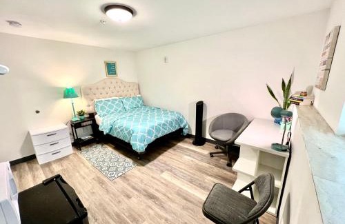 University District Apartment | Private Room with Shared Bathroom on the 1st Floor 10 minutes walk to University of Washington